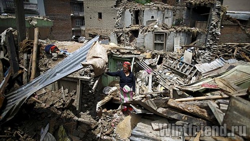 Индия экстренно расширяет помощь пострадавшему от землетрясения Непалу